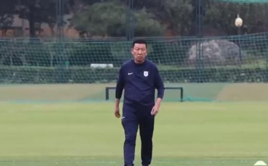 秘书被c摁办公h嗯啊s视频